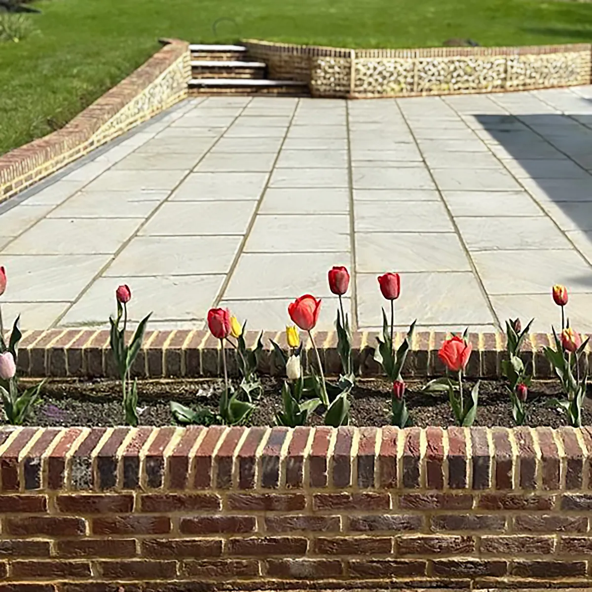 Garden wall with planting