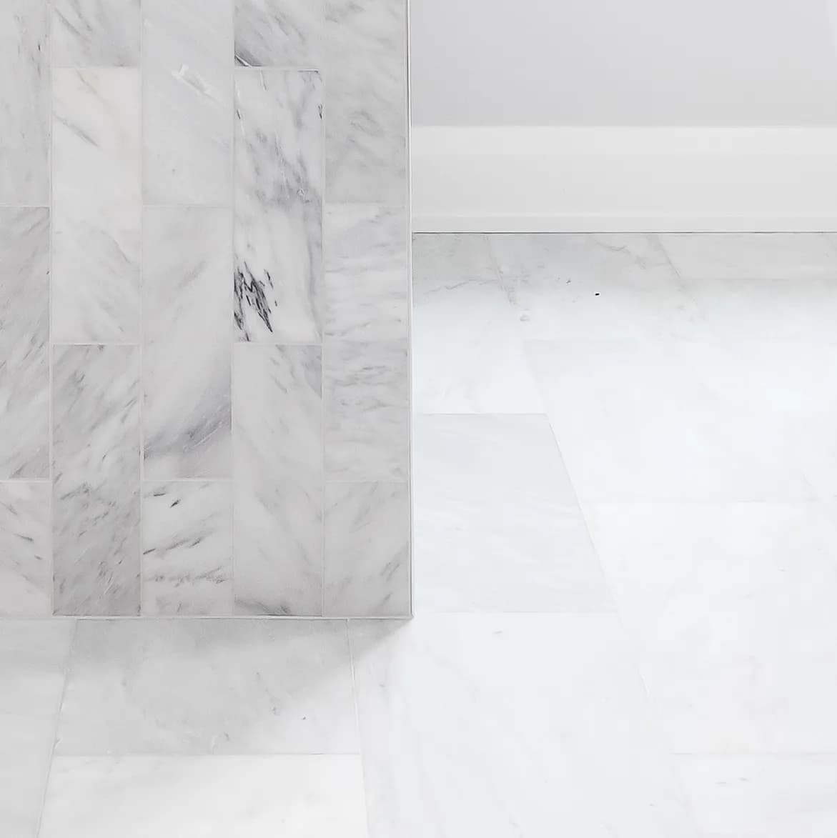 Marble corner bathroom